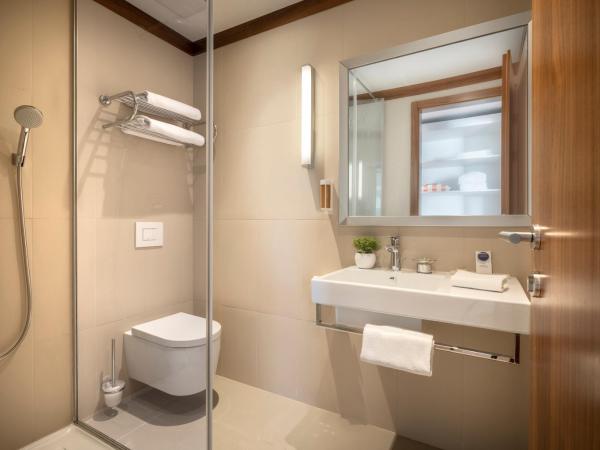 Dubrovnik President Valamar Collection Hotel : photo 5 de la chambre suite niveau v pour 2 + 2 personnes avec jacuzzi