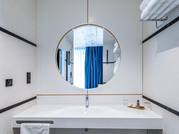 Hotel Le Saint Gelais : photo 4 de la chambre chambre double ou lits jumeaux avec balcon