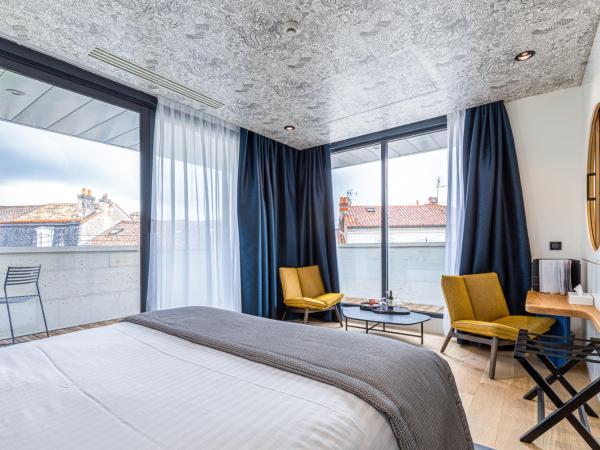 Hotel Le Saint Gelais : photo 1 de la chambre chambre double ou lits jumeaux avec balcon