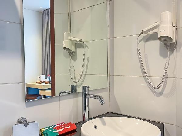 Hotel 88 Embong Malang Surabaya By WH : photo 5 de la chambre chambre lit queen-size 