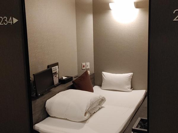 BIZCOURT CABIN SUSUKINO (Male Only) : photo 1 de la chambre cabine - non-fumeurs