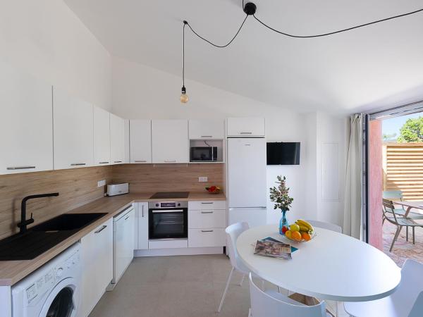 Résidence Marina Di Santa Giulia : photo 5 de la chambre studio