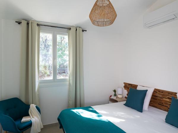 Résidence Marina Di Santa Giulia : photo 8 de la chambre studio