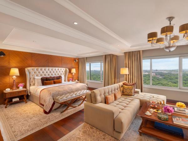 Taj Palace, New Delhi : photo 10 de la chambre tata suite 2 bed king/ twin pool view