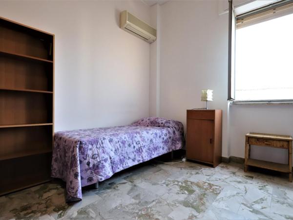 young tourists and students - only naturist culture - winter offer nigth for free for girls under 30 : photo 1 de la chambre lit dans dortoir pour femmes de 4 lits