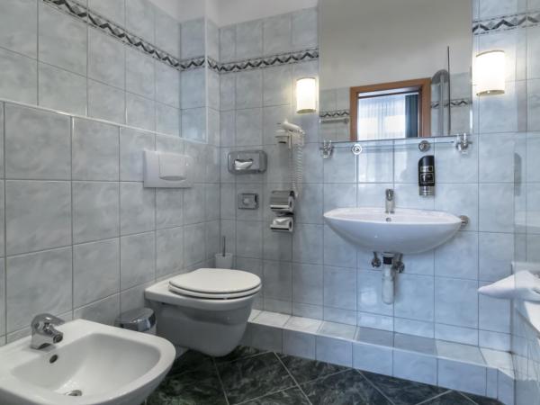 Hotel Corvinus Vienna - Newly Renovated : photo 6 de la chambre chambre familiale