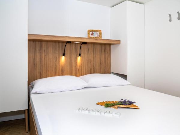 Mobile Homes Camp Galeb : photo 9 de la chambre mobile home adria superior 4+1, last row (c2)