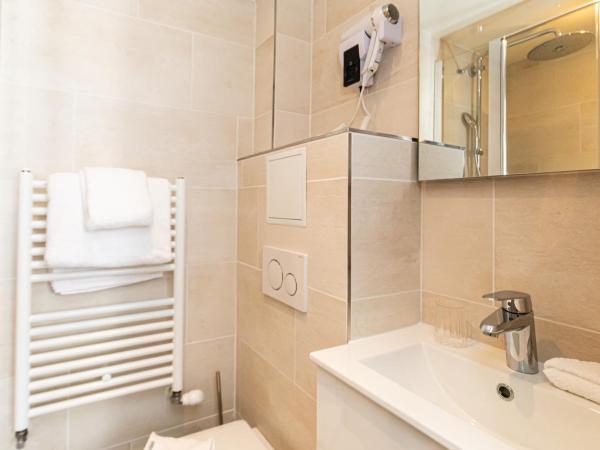 HOTEL DE PARIS MONTPARNASSE : photo 1 de la chambre chambre simple - vue sur jardin