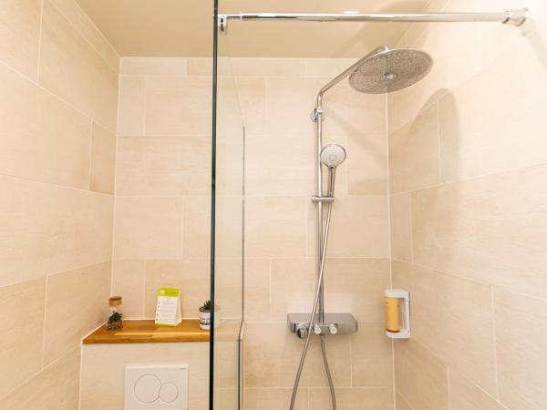 HOTEL DE PARIS MONTPARNASSE : photo 9 de la chambre chambres adjacentes