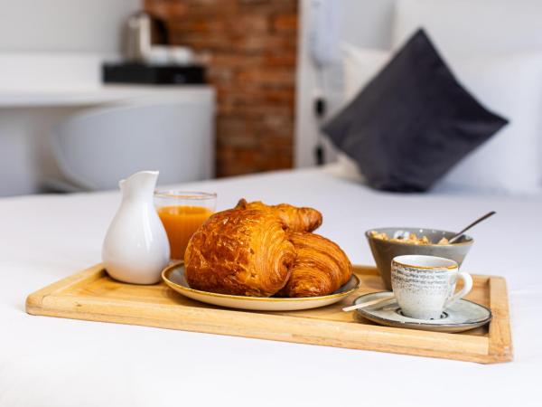 HOTEL DE PARIS MONTPARNASSE : photo 9 de la chambre chambre simple - vue sur jardin