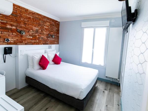 HOTEL DE PARIS MONTPARNASSE : photo 9 de la chambre chambre double supérieure avec baignoire - vue sur jardin