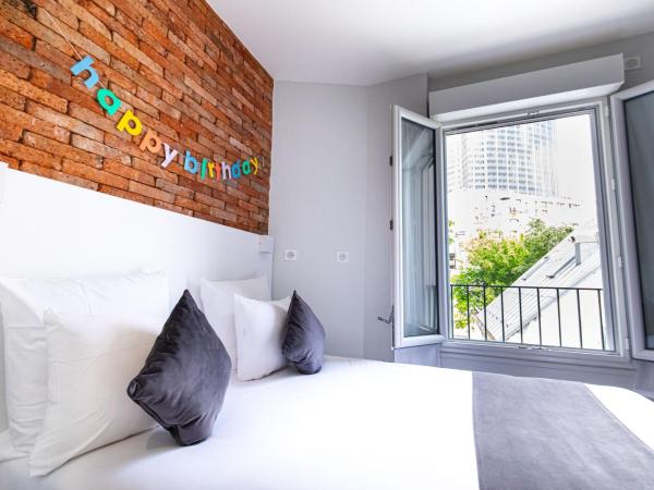 HOTEL DE PARIS MONTPARNASSE : photo 10 de la chambre chambre double supérieure avec baignoire - vue sur jardin