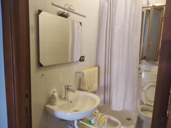 young tourists and students - only naturist culture - winter offer nigth for free for girls under 30 : photo 4 de la chambre lit dans dortoir pour femmes de 4 lits