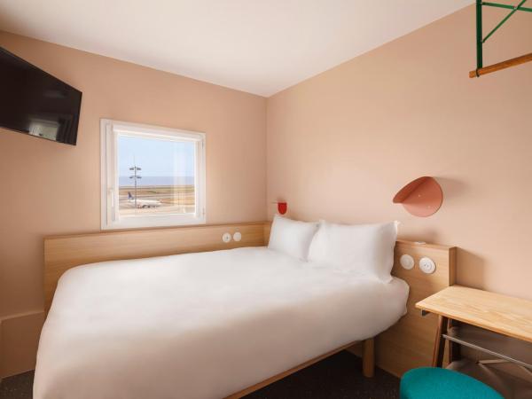 Greet Hotel Nice Aéroport Promenade des Anglais : photo 1 de la chambre chambre double pop