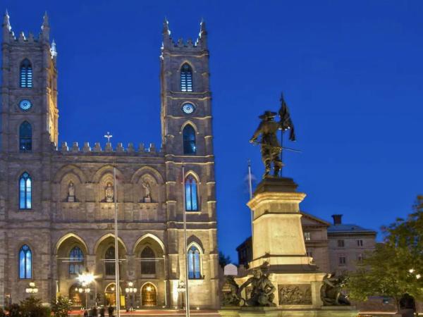 Liv MTL Chic : photo 4 de la chambre chic-2 | spacious 4br suite + rooftop bbq downtown mtl