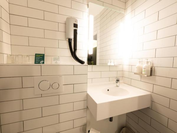 Holiday Inn Calais-Centre, an IHG Hotel : photo 1 de la chambre chambre lit queen-size standard avec vue sur mer