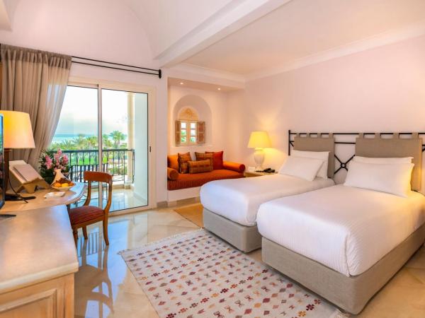 The Residence Tunis : photo 5 de la chambre hébergement lits jumeaux deluxe - vue sur mer 
