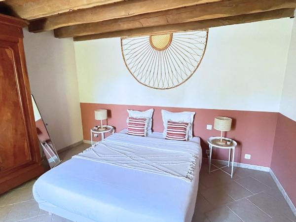 Domaine du Champ Fleuri : photo 2 de la chambre chambre lit queen-size - vue sur jardin