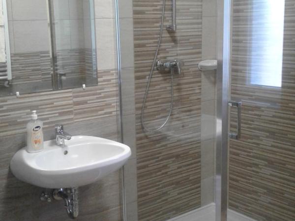 Orchidea II : photo 1 de la chambre appartement avec balcon