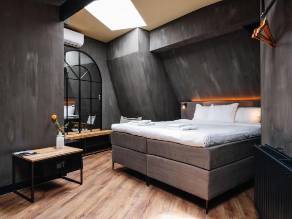 City Center Lodge Utrecht : photo 3 de la chambre hébergement lit king-size