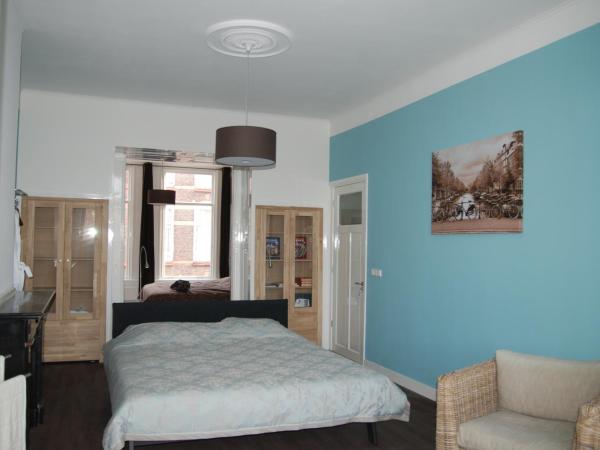 Bed & Breakfast Obrechtstraat : photo 2 de la chambre suite lit king-size