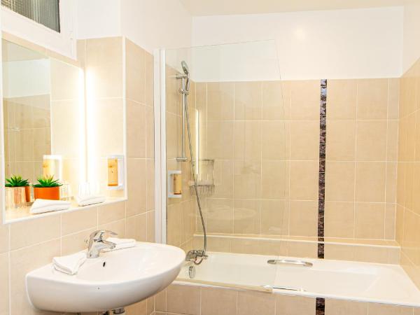 HOTEL DE PARIS MONTPARNASSE : photo 4 de la chambre suite familiale avec balcon