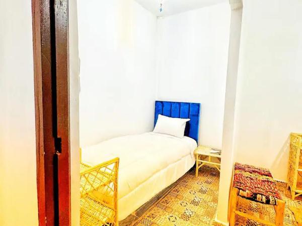 Hostel Tanger Medina : photo 2 de la chambre chambre lits jumeaux avec salle de bains commune