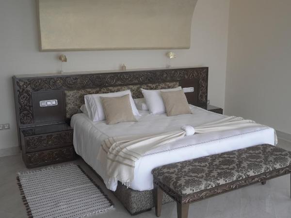 Villa Tunisienne : photo 1 de la chambre chambre lit queen-size avec balcon