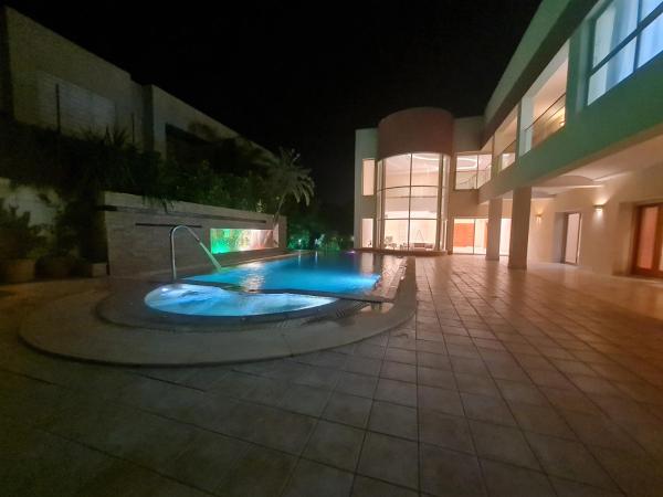 Villa Tunisienne : photo 2 de la chambre chambre lit queen-size avec balcon