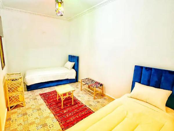 Hostel Tanger Medina : photo 4 de la chambre chambre double ou lits jumeaux avec salle de bains commune