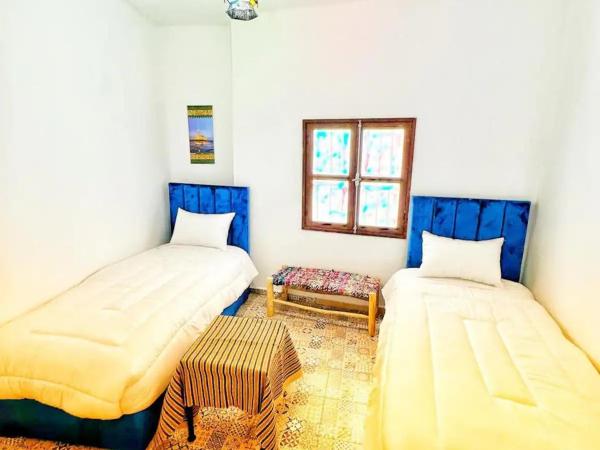 Hostel Tanger Medina : photo 3 de la chambre chambre double ou lits jumeaux avec salle de bains commune