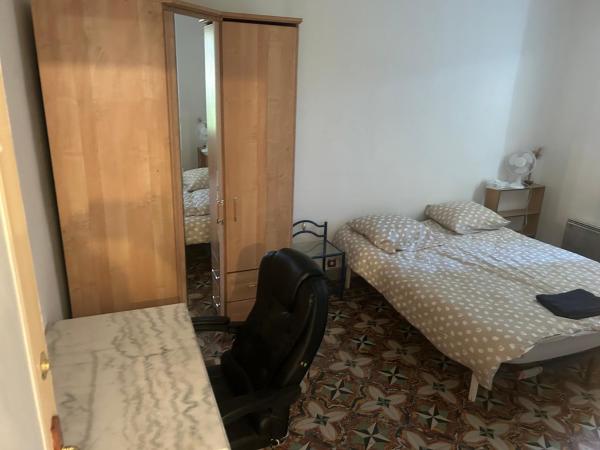 Chambre privée dans Maison d'hotes 10 minutes à pied de la gare et du centre : photo 4 de la chambre chambre double