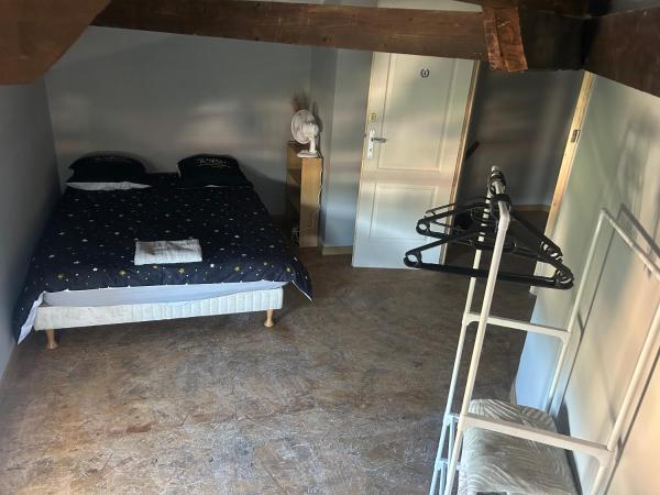 Chambre privée dans Maison d'hotes 10 minutes à pied de la gare et du centre : photo 7 de la chambre chambre double