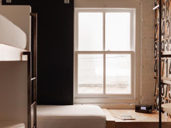 The Clyde Hotel Portland by Kasa : photo 1 de la chambre triple room with shared bathroom - self check-in with virtual front desk