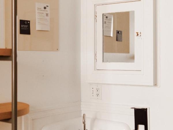 The Clyde Hotel Portland by Kasa : photo 8 de la chambre triple room with shared bathroom - self check-in with virtual front desk