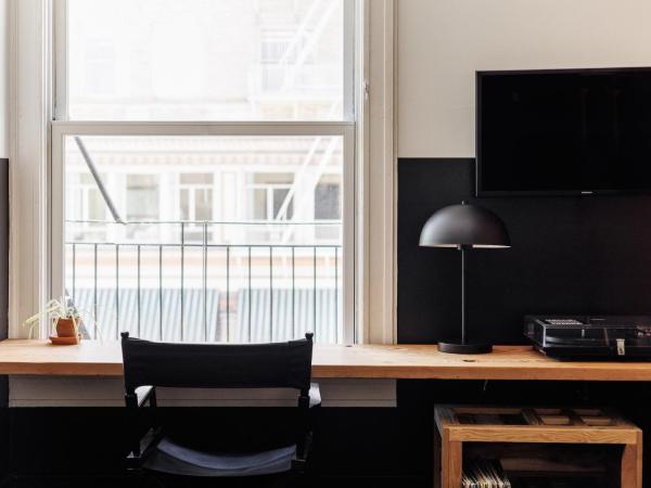 The Clyde Hotel Portland by Kasa : photo 6 de la chambre deluxe queen room - self check-in with virtual front desk