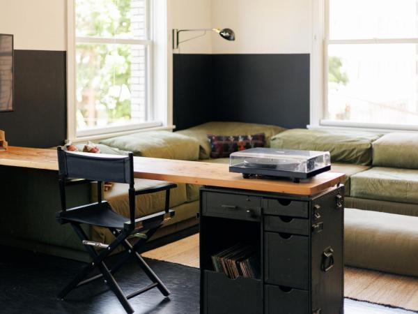 The Clyde Hotel Portland by Kasa : photo 5 de la chambre king suite - self check-in with virtual front desk