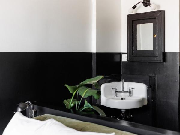 The Clyde Hotel Portland by Kasa : photo 5 de la chambre queen room - self check-in with virtual front desk