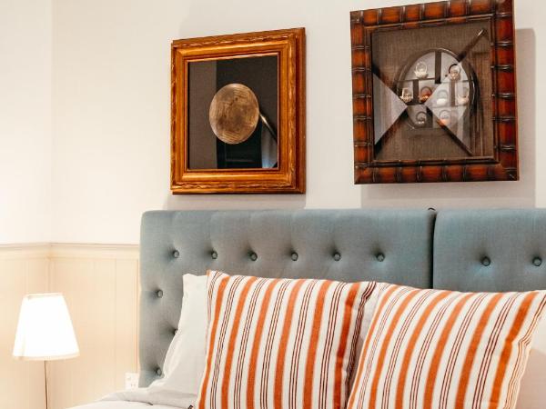 Cremorne Point Manor : photo 4 de la chambre chambre lit queen-size avec salle de bains privative