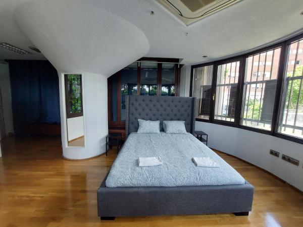 COliving Corazon, Madrid : photo 1 de la chambre chambre quadruple avec salle de bains commune