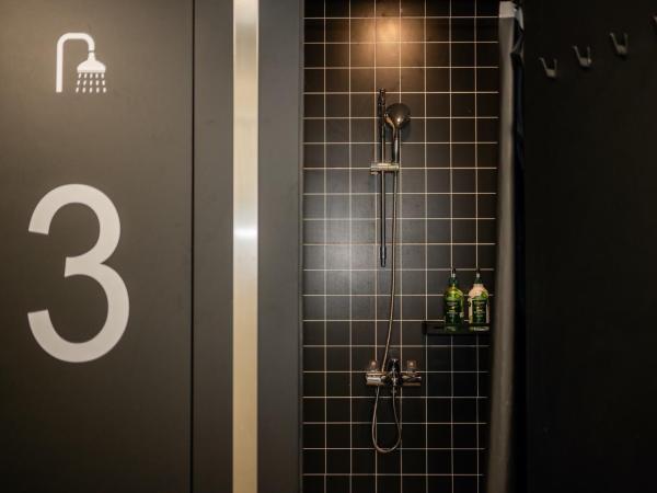 Dayin International Youth Hostel - Shanghai Railway Station & Jing'an Branch : photo 10 de la chambre lit dans dortoir pour femmes de 6 lits - salle de bains commune