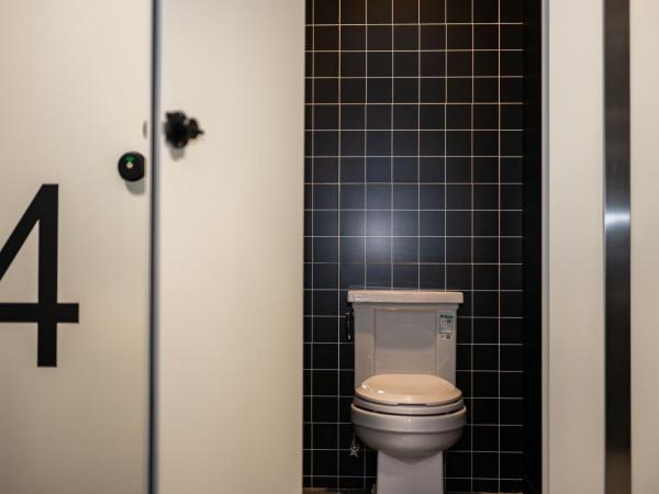 Dayin International Youth Hostel - Shanghai Railway Station & Jing'an Branch : photo 9 de la chambre bed in 8-bed male dormitory room - shared bathroom