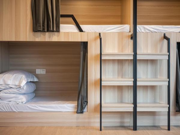 Dayin International Youth Hostel - Shanghai Railway Station & Jing'an Branch : photo 3 de la chambre bed in 8-bed male dormitory room - shared bathroom