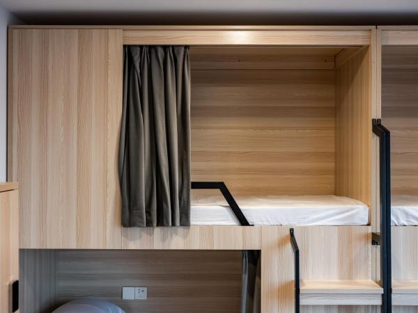 Dayin International Youth Hostel - Shanghai Railway Station & Jing'an Branch : photo 2 de la chambre lit dans dortoir pour hommes de 6 lits avec salle de bains commune