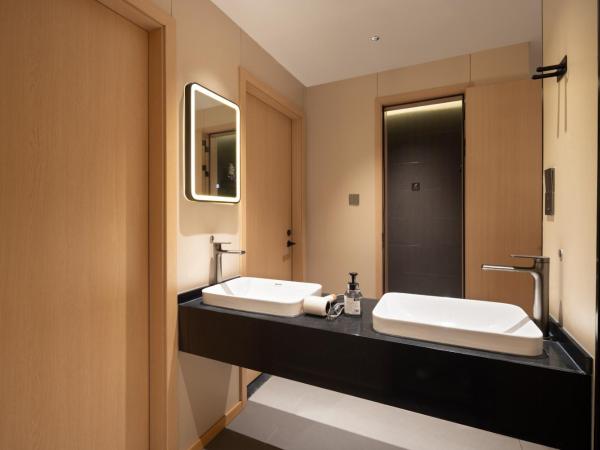 Shanghai Captain 5 Youth Hotel - Xinzhuang Metro Station : photo 4 de la chambre bed in 4-bed male dormitory room - shared bathroom