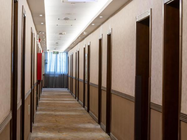 Time Traveller Hotel- Near Beijing Yonghe Lama Temple, Ghost Street, Beihai Park, Jingshan Park, Drum Tower, Houhai Bar Street, Tian'anmen Square, Located in Beijing traditional Hutongs, 5 minutes away from Subway, Free laundry Serive : photo 2 de la chambre chambre double Économique