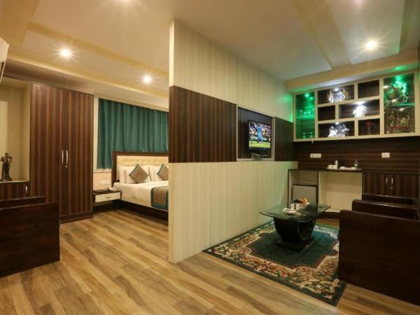 Grand Castel Blue At IGI Airport : photo 2 de la chambre suite supérieure lit king-size