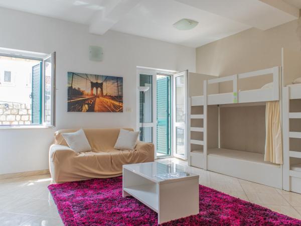 Love Dubrovnik Hostel : photo 7 de la chambre dortoir pour femmes 8 lits