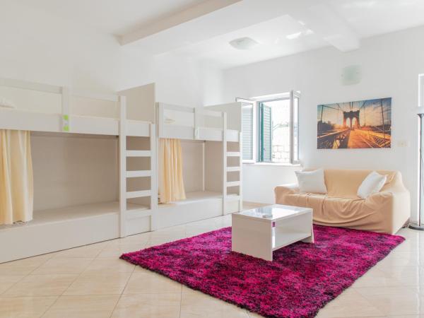 Love Dubrovnik Hostel : photo 1 de la chambre dortoir pour femmes 8 lits