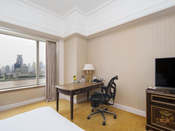 Pudong Shangri-La, Shanghai : photo 4 de la chambre chambre lit king-size deluxe - bund